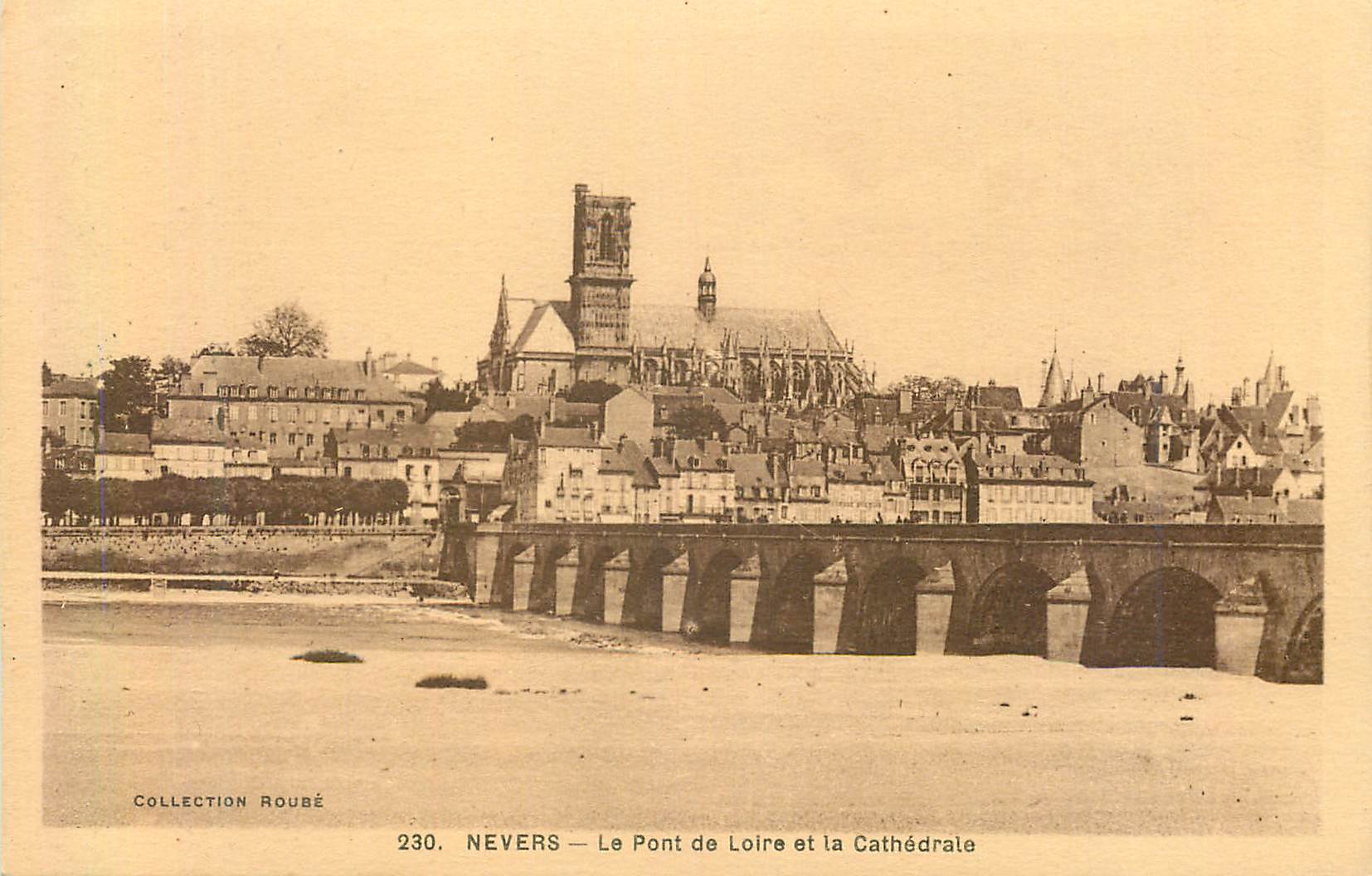 CPA Nevers Le Pont de Loire et la Cathedrale 