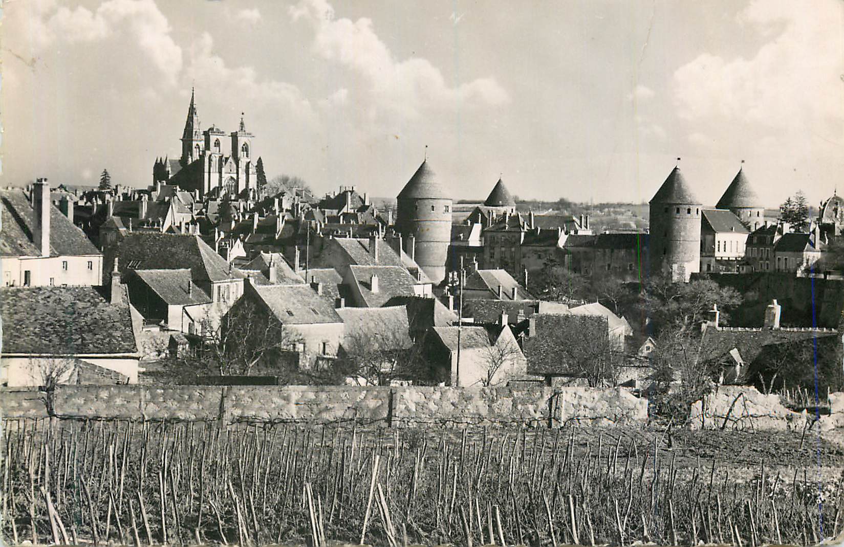 CPM Semur en Auxois Cote d Or Le Donjon et l Eglise 