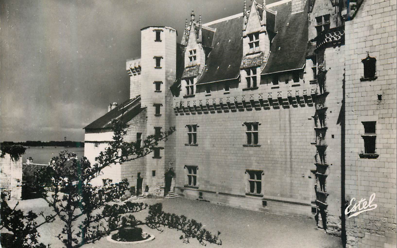 CPM Le Chateau de Montsoreau La Facade sur la cour interieure 