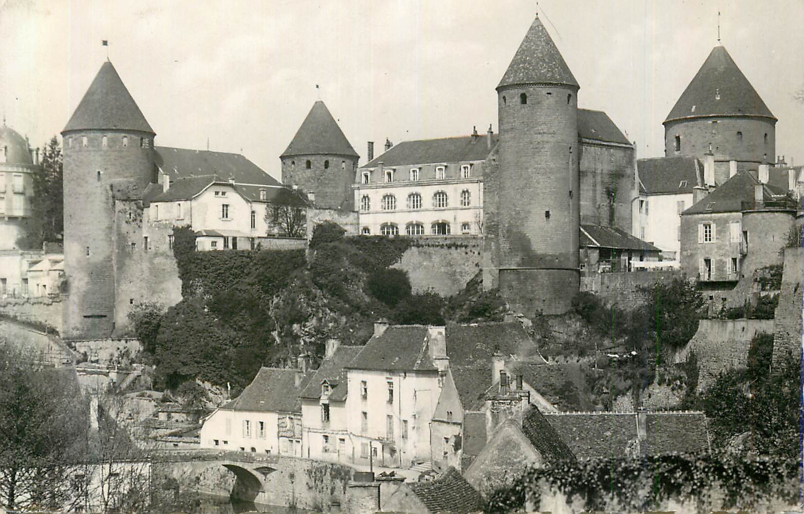 CPM Semur en Auxois Cote d Or Le Donjon et le Pont 