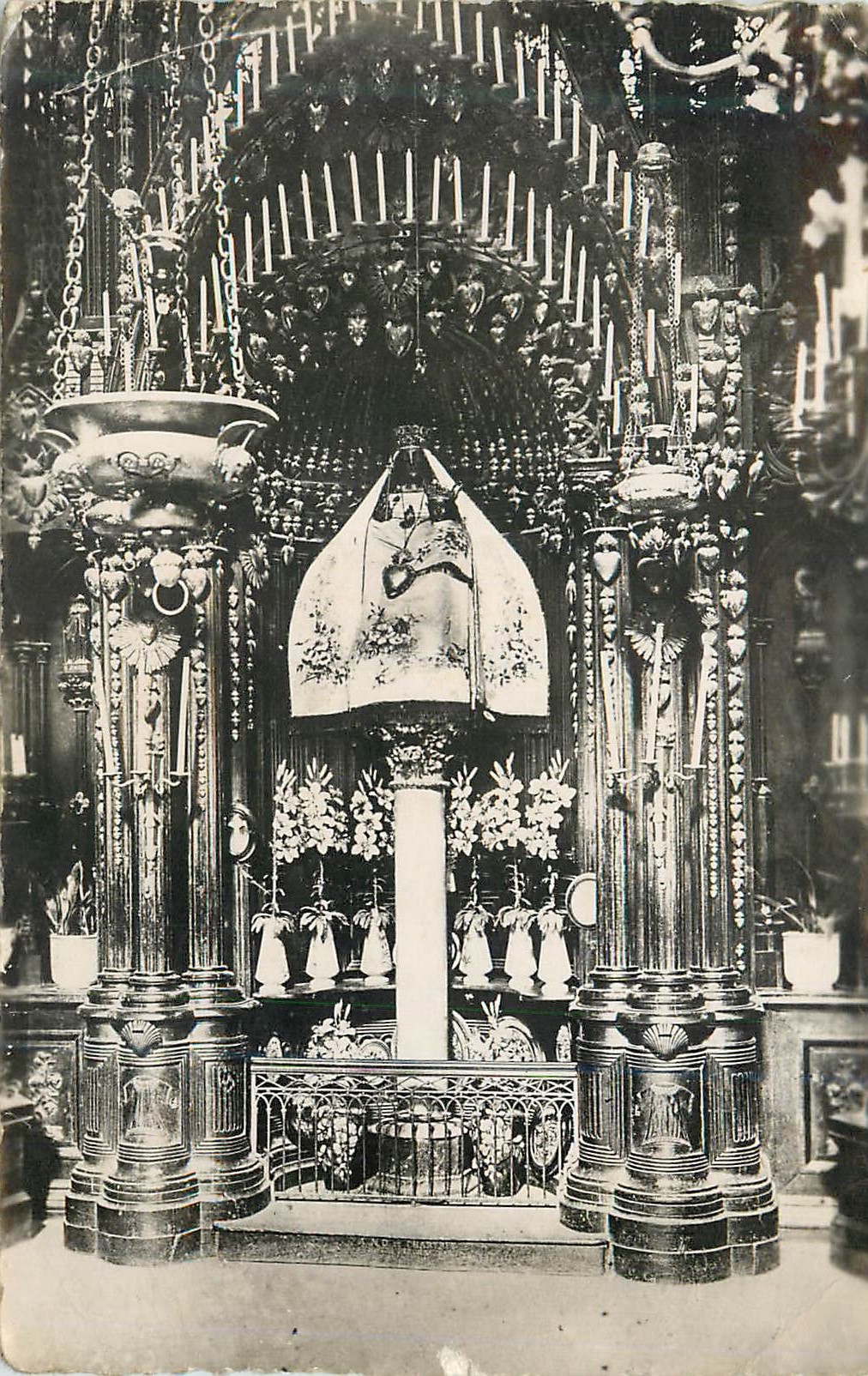 CPM Cathedrale de Chartres E et L La Vierge du Pilier 