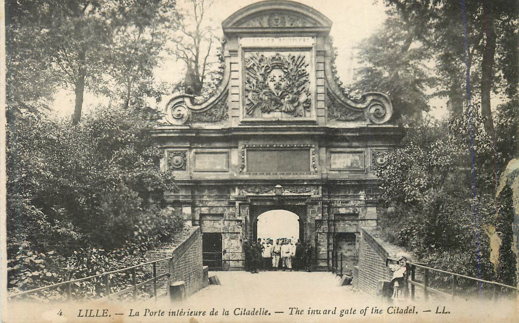 CPA Lille La Porte interieure de la Citadelle 
