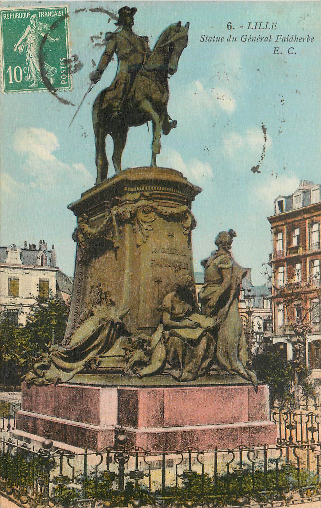 CPA Lille Statue du General Faidherbe 