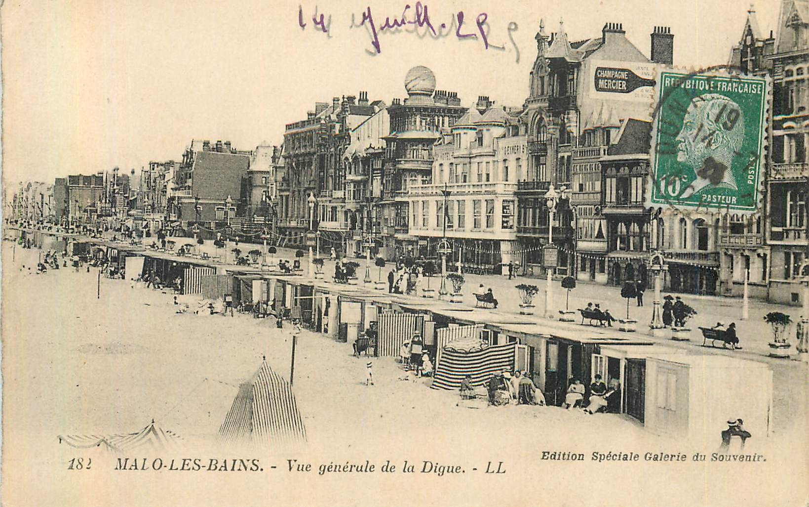 CPA Malo les Bains Vue generale de la Digue 