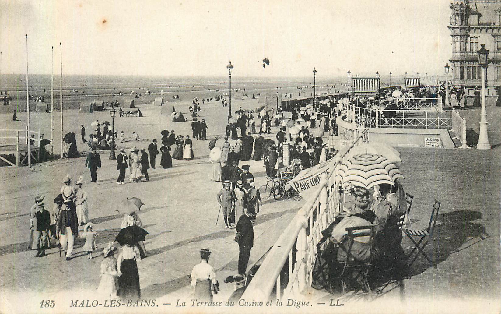 CPA Malo les Bains La Terrasse du Casino et la Digue 