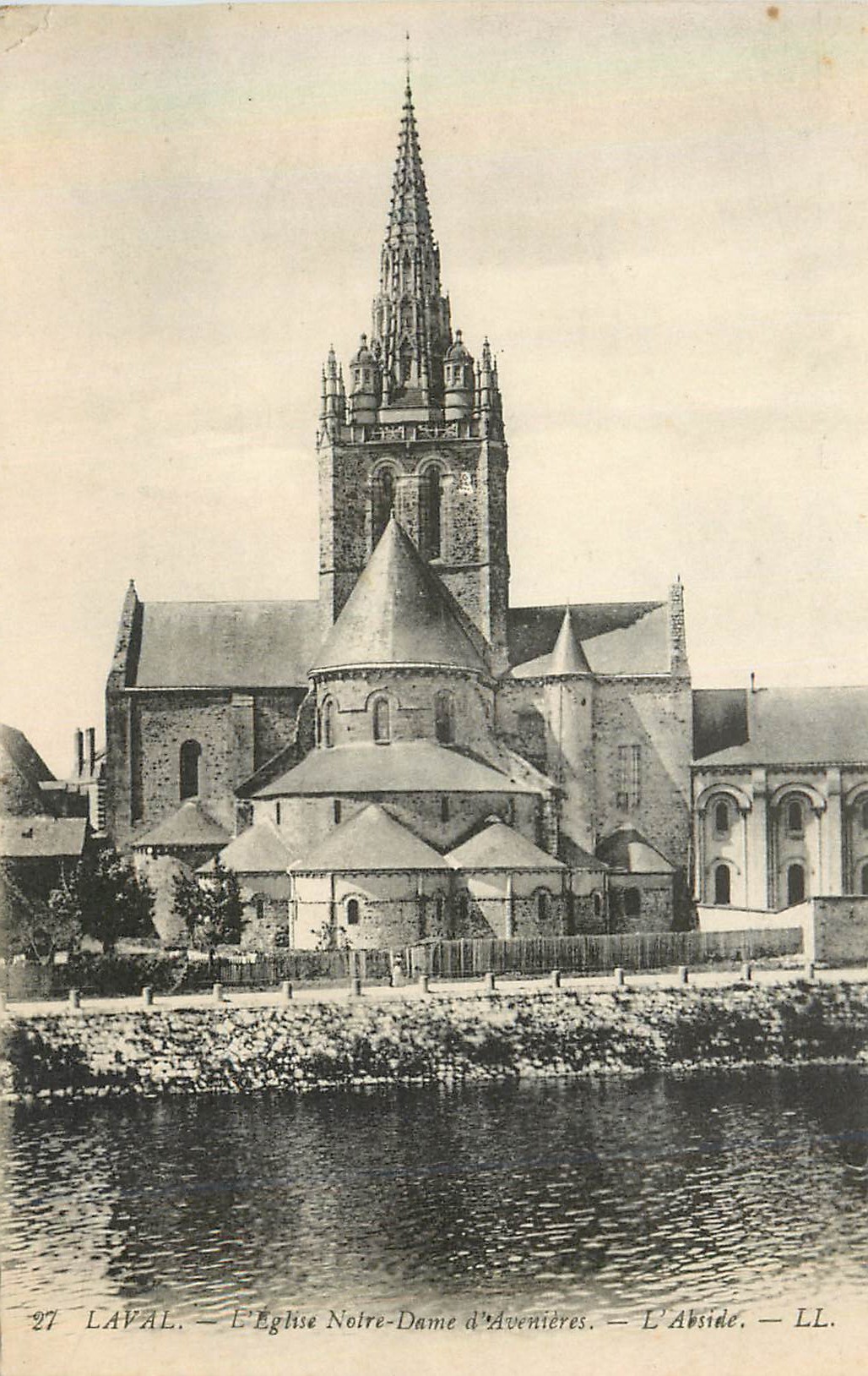 Laval — L'Église Notre-Dame d'Avenières — L'Abside — LL.