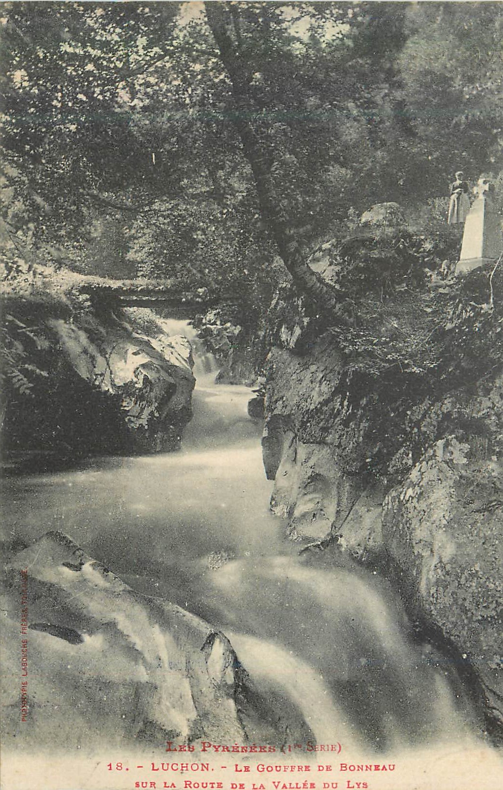 Luchon — Le Gouffre de Bonneau sur la route de la Vallée du Lys — Phototypie Laouche (1ère série)