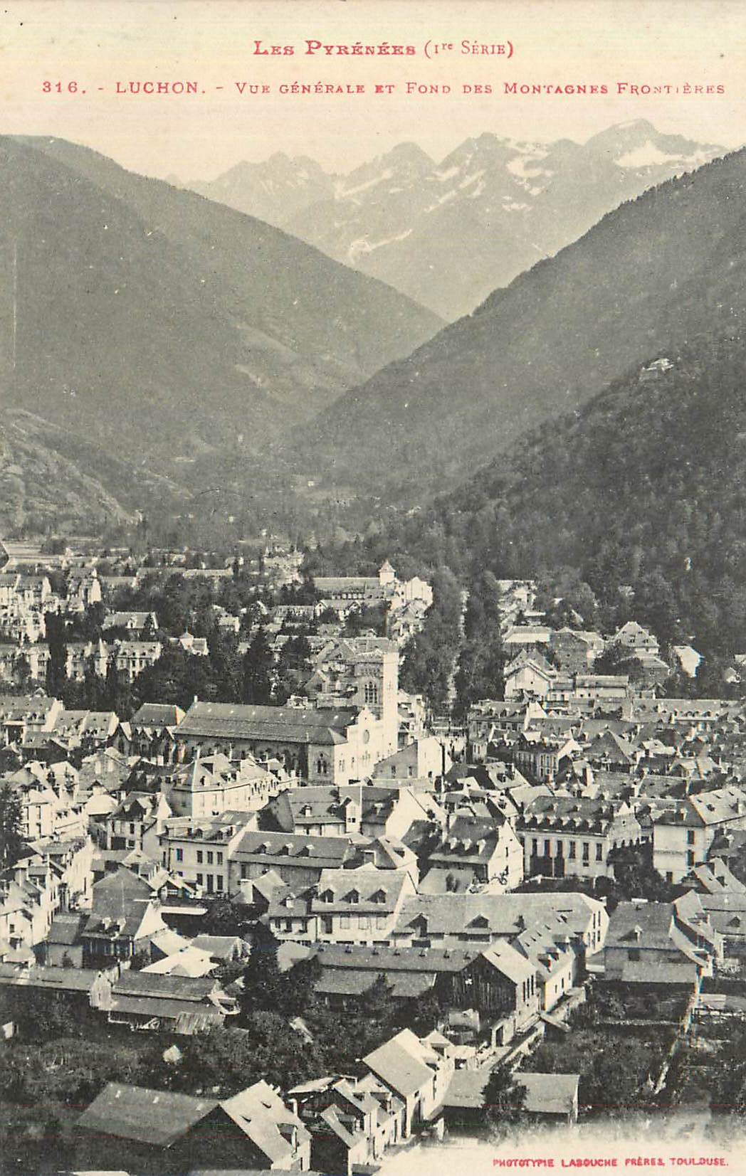 Luchon — Vue générale et fond des montagnes frontières — Phototypie Labouche Frères, Toulouse, série 1