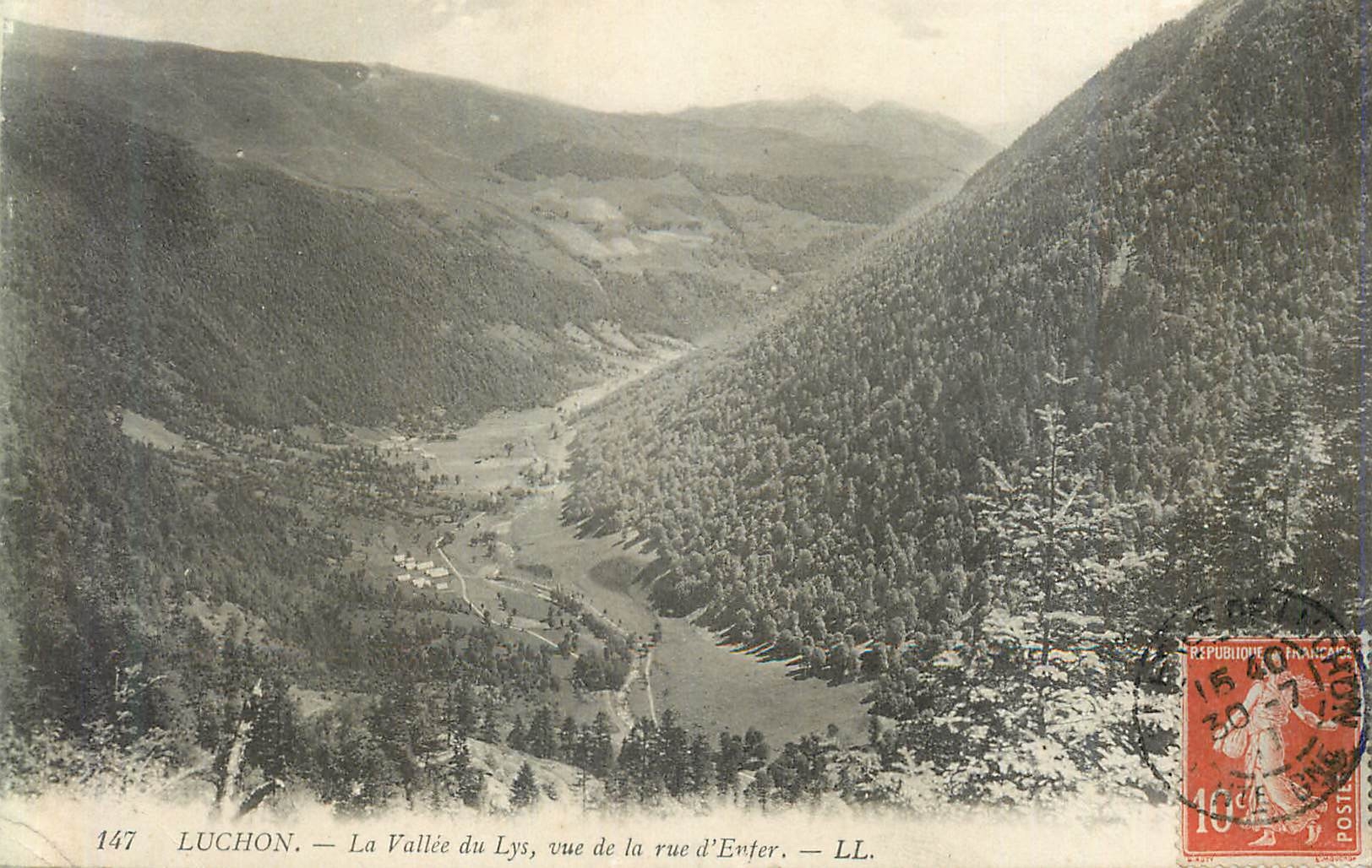 Luchon — La Vallée du Lys, vue de la rue d'Enfer — LL. — N° 147