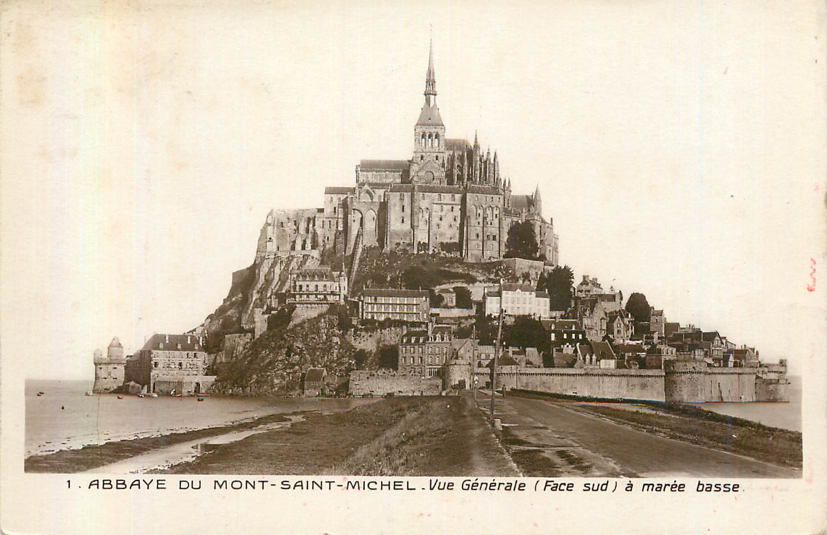CPA Abbaye du Mont Saint Michel Vue Generale (Face Sud) a Maree Basse