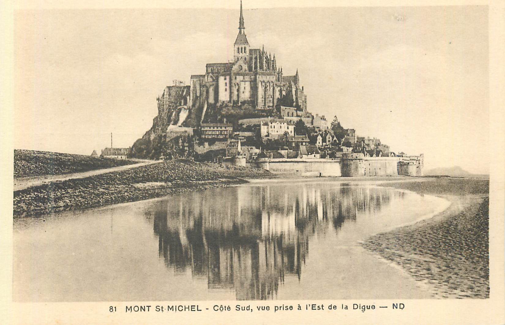 CPA Mont Saint Michel Cote sud Vue Prise a L'Est de la Digue