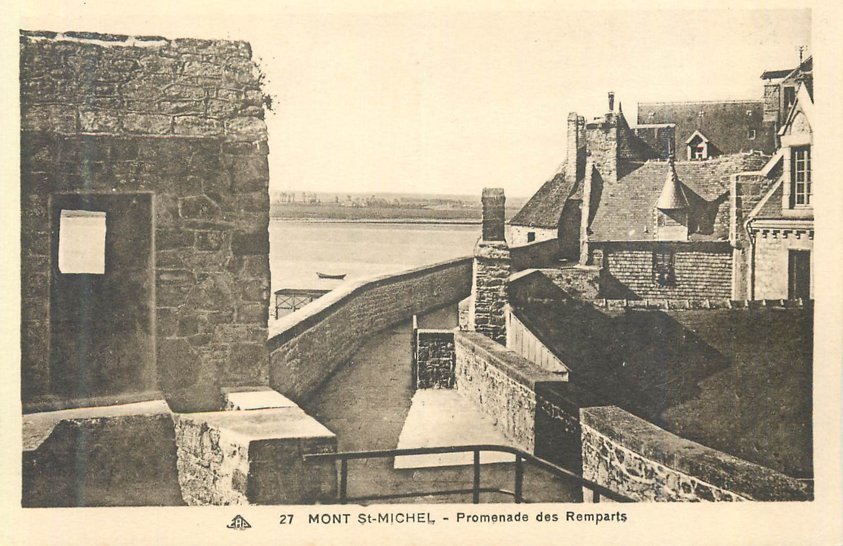 CPA Mont Saint Michel Promenade des Remparts