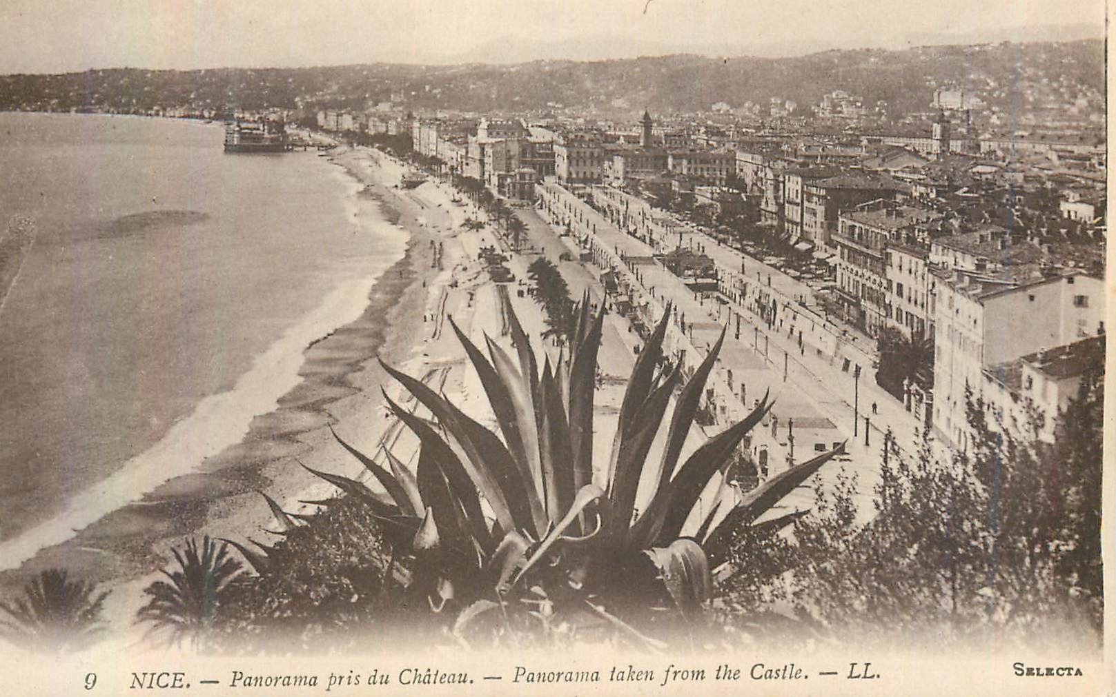CPA Nice Panorama pris du Chateau