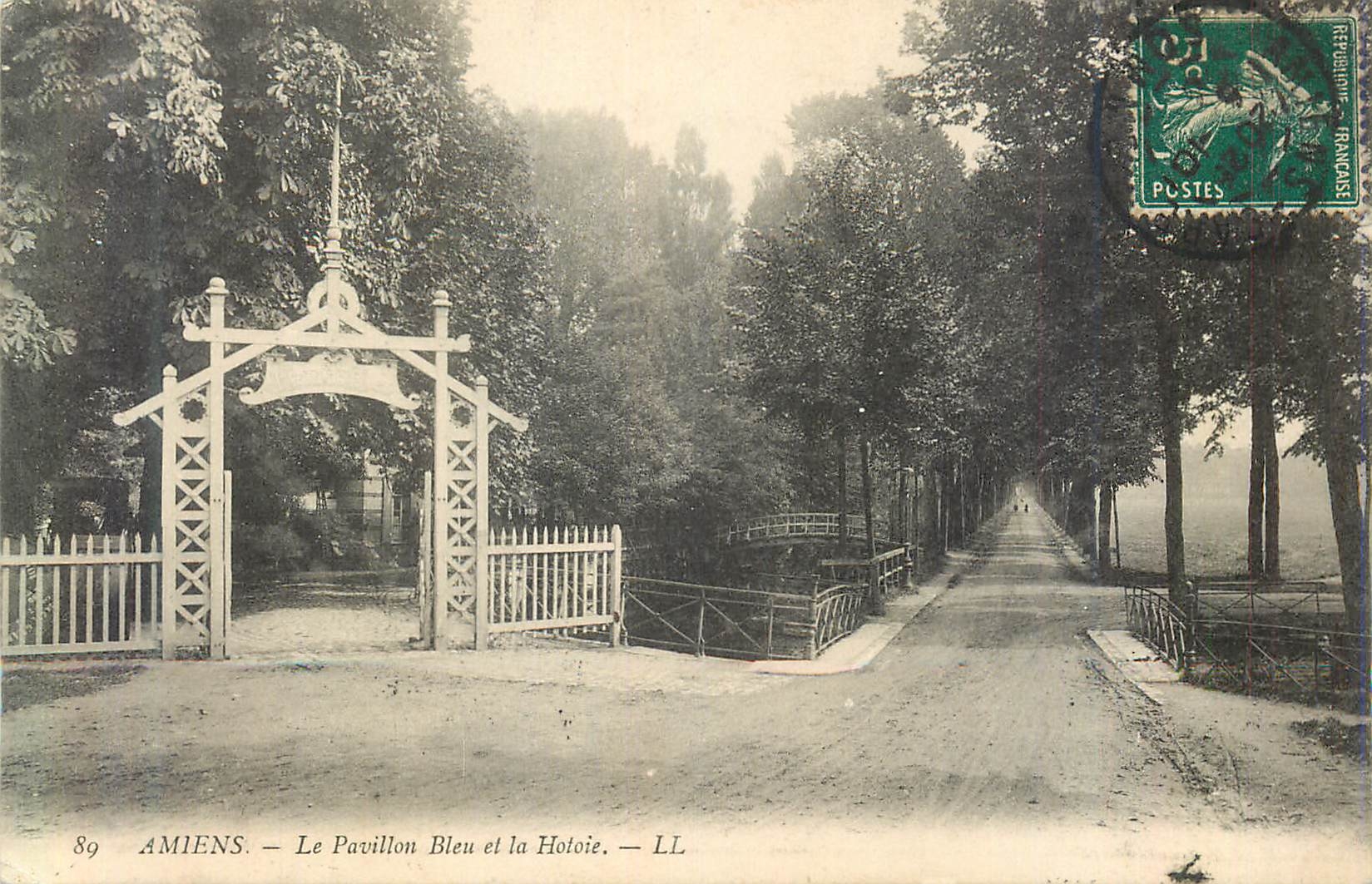 CPA Amiens Le Pavillon Bleu et la Hotoie