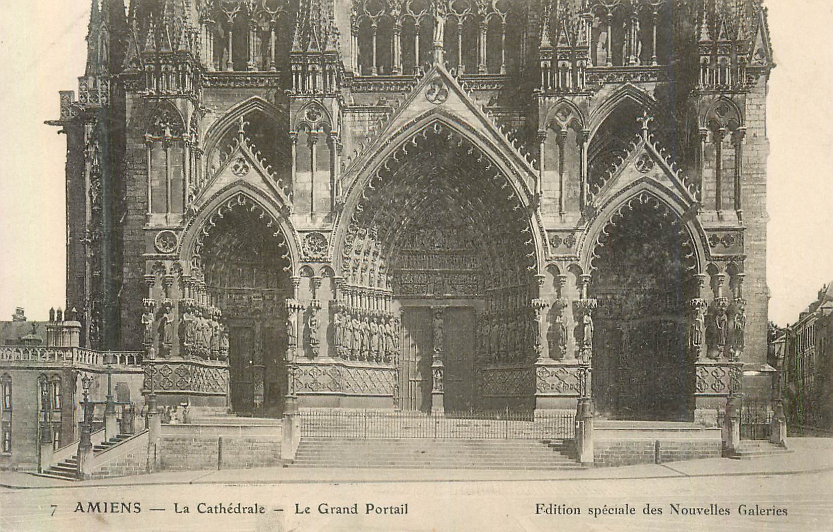 CPA Amiens La Cathedrale Le Grand Portail