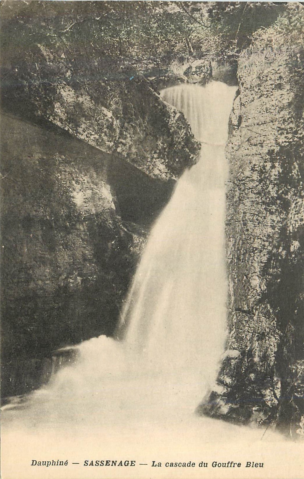 CPA Dauphine Sassenage La Cascade du Gouffre Bleu