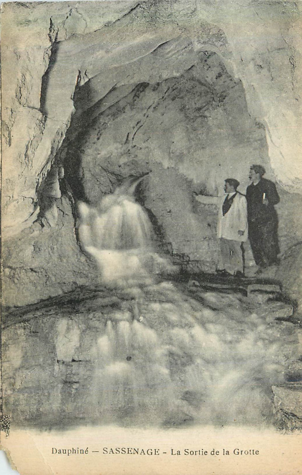 Dauphiné — SASSENAGE — La Sortie de la Grotte