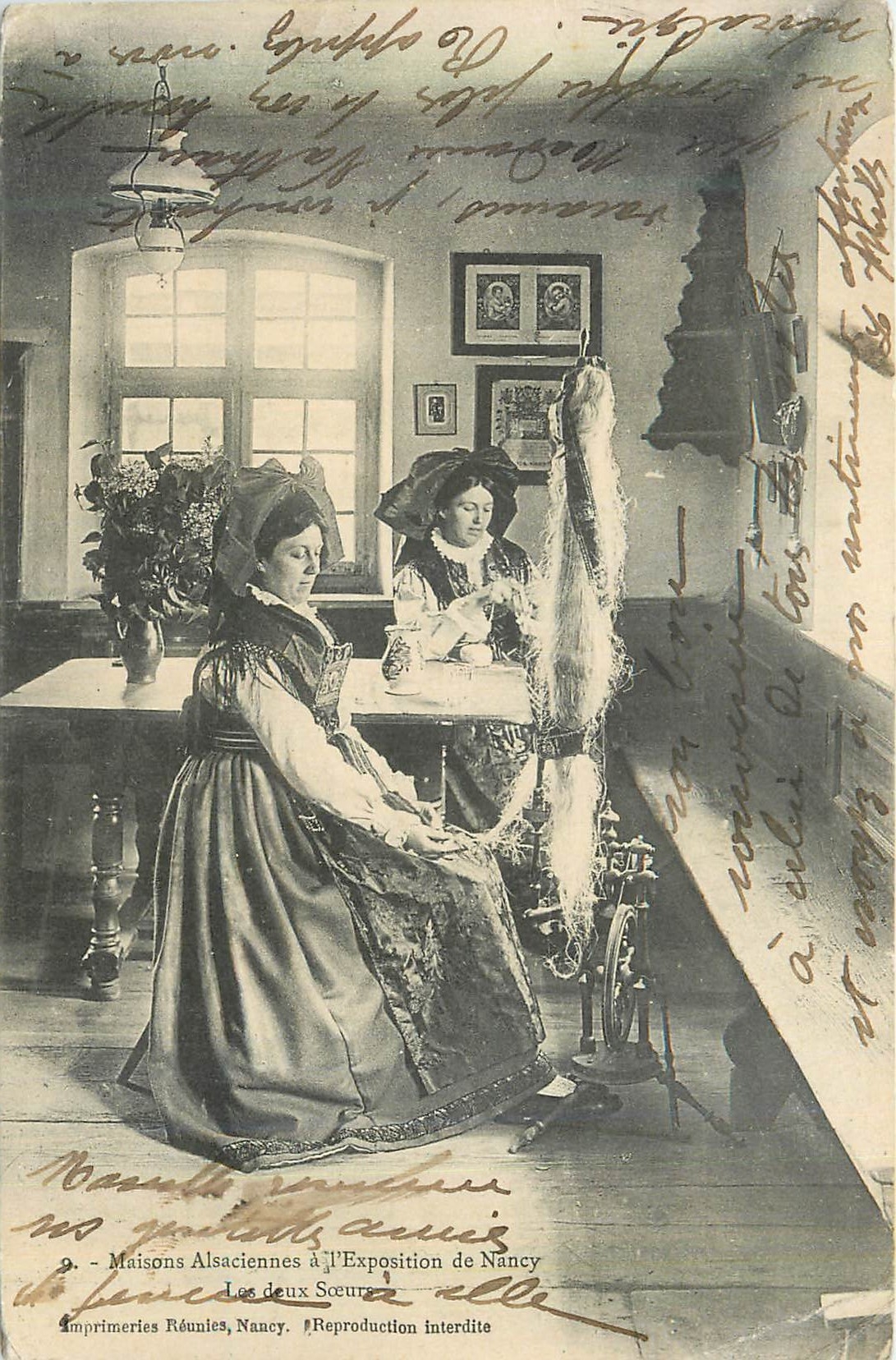 CPA Maison Alsaciennes a L'Exposition de Nancy Les Deux Sœur Folklore
