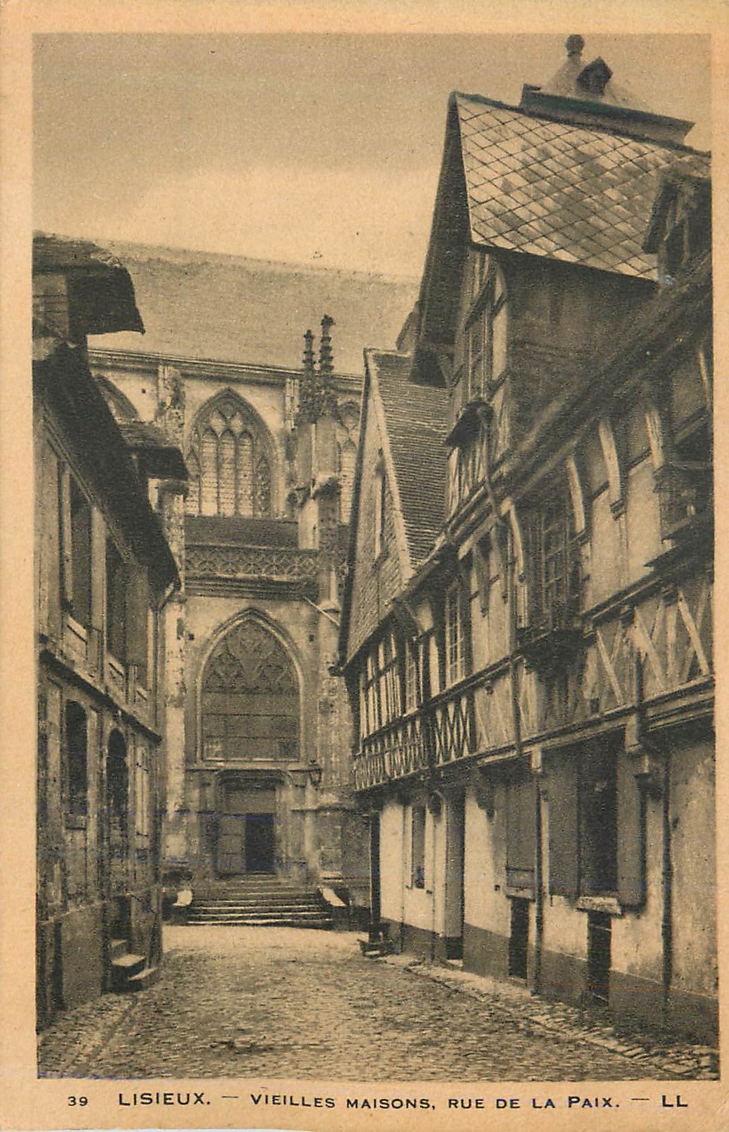 CPA Lisieux Vieilles Maisons Rue de la Paix