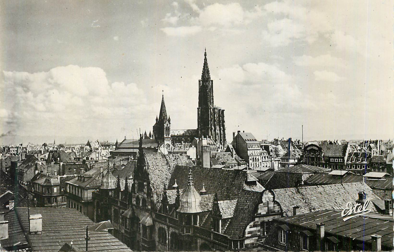 CPM Strasbourg Vue Generale la Cathedrale et le Temple Neuf