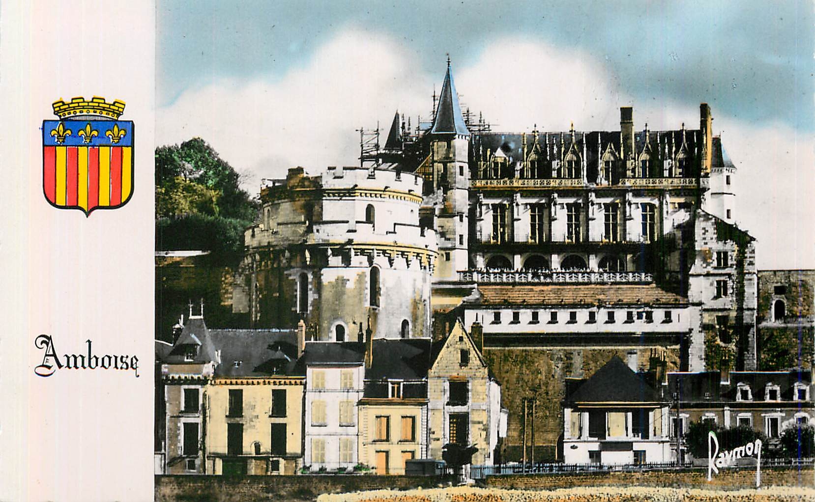 CPM Amboise Les Chateaux de la Loire Le Chateau et la Tour de Minimes