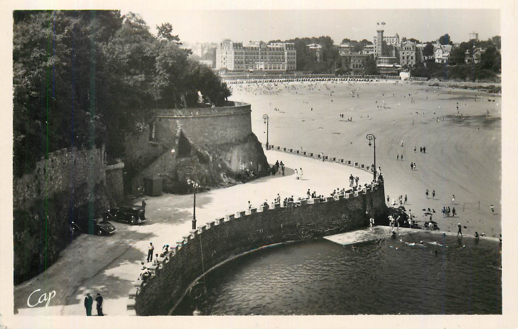 CPM Dinard Plage de l'Ecluse et Promenade des Allies