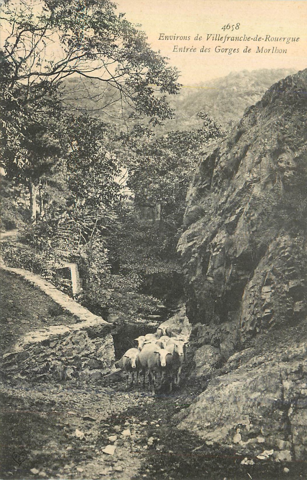 CPA Environs de Villefranche de Rouergue Entree des Gorges de Morlhon