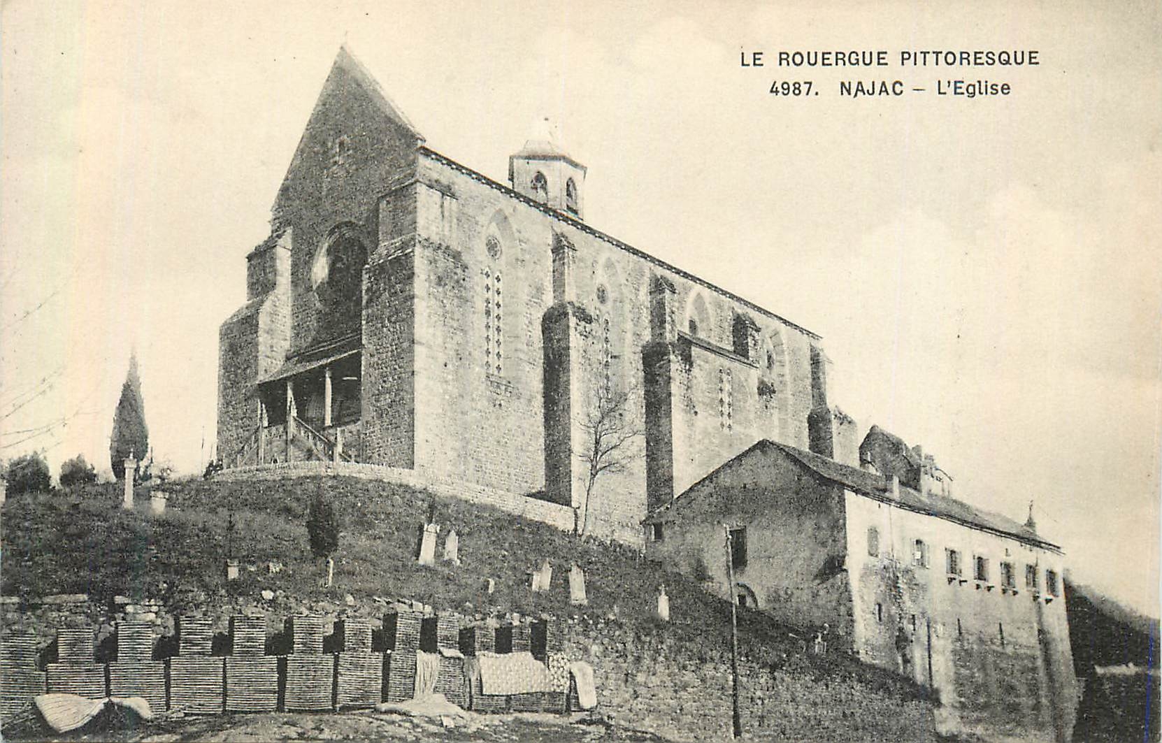 CPA La Rouergue Pittoresque Najac L'Eglise