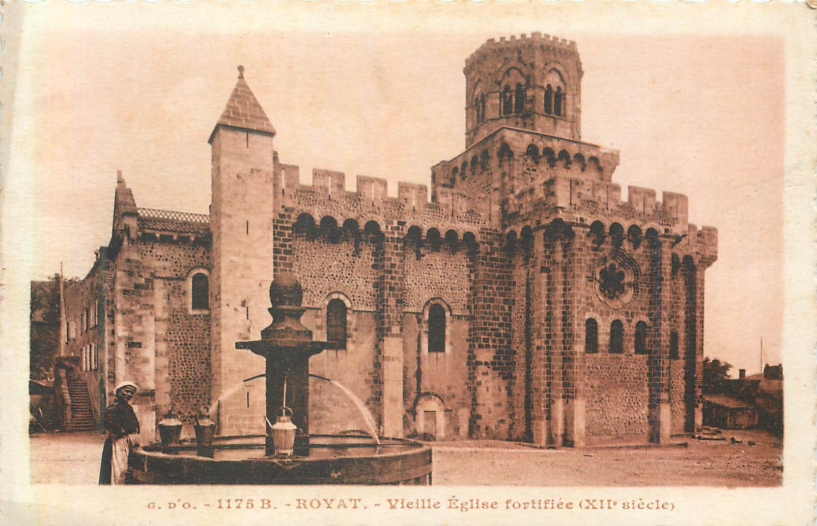 CPA Royat Vieille Eglise Fortifiee (XIIe Siecle)