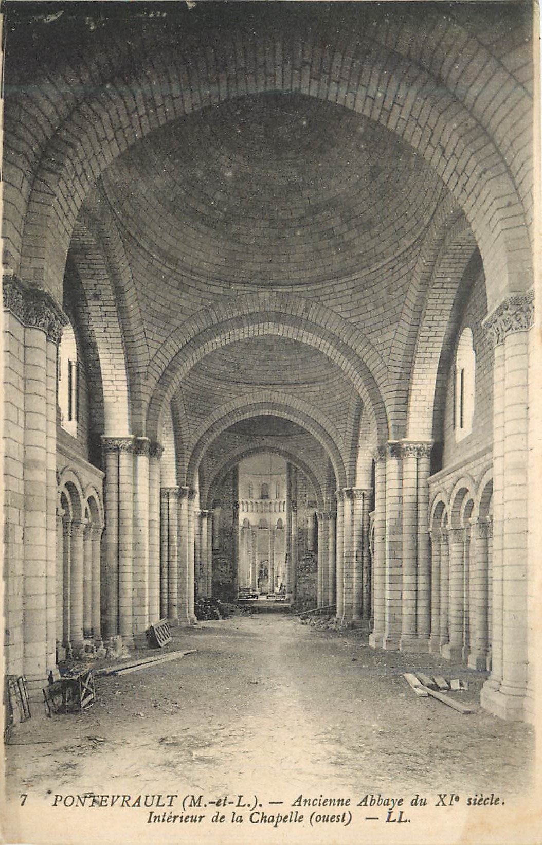 CPA Pontevrault (M et L) Ancienne Abbaye du XIe Siecle Interieur de la Chapelle (Ouest)