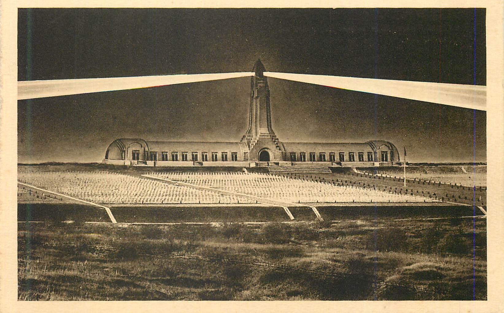 Ossuaire et Phare de Douaumont — Léon Azéma, Max Edrei et Jacques Hardy, architectes — Héliogravure exclusive du Comité de l'Ossuaire