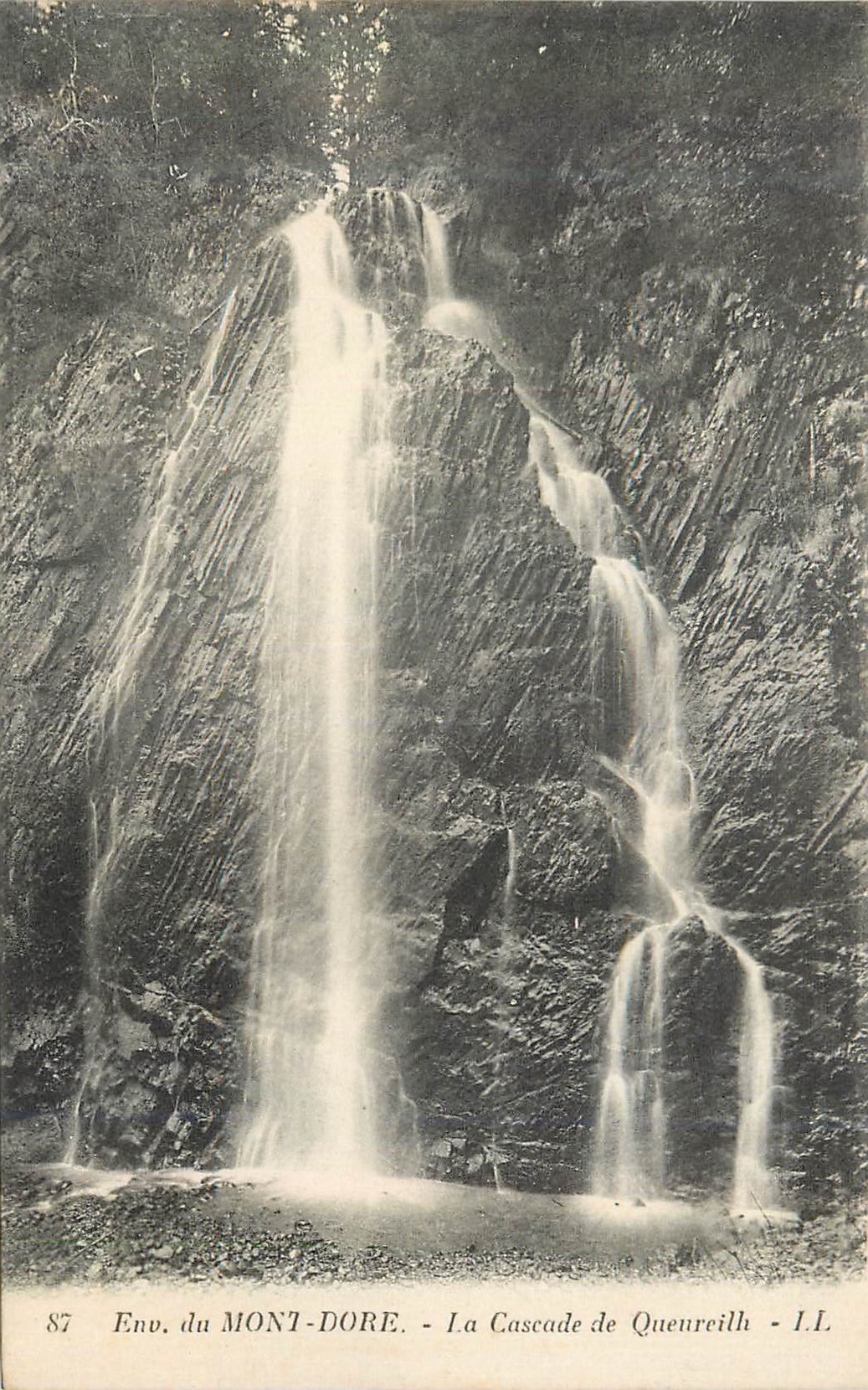 CPA Env du Mont Dore La Cascade de Quenreilh
