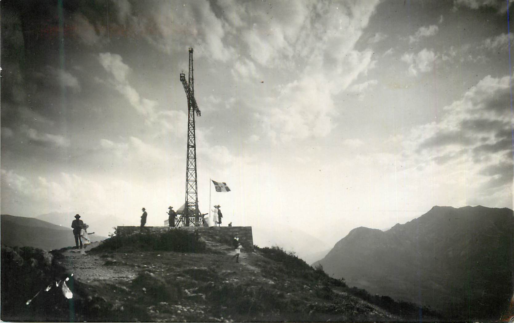 CPM Lourdes (H P) La Croix au Sommet du Jer