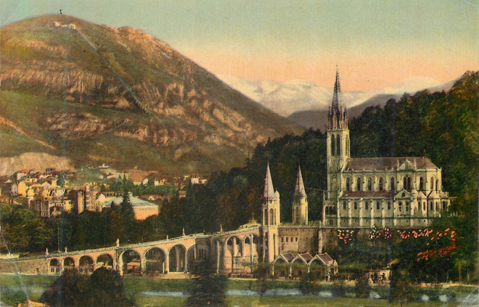 CPA Lourdes La Basilique et le Pic du Jer