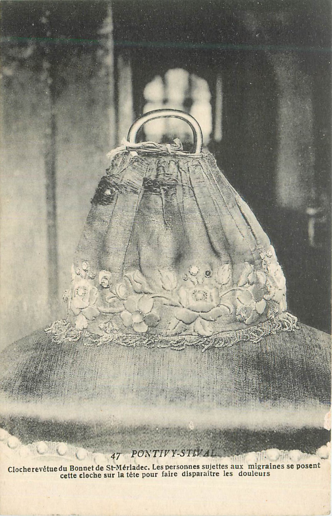 Clochère vêtue du Bonnet de St-Mériadec — Pontivy-Stival — éditeur non visible