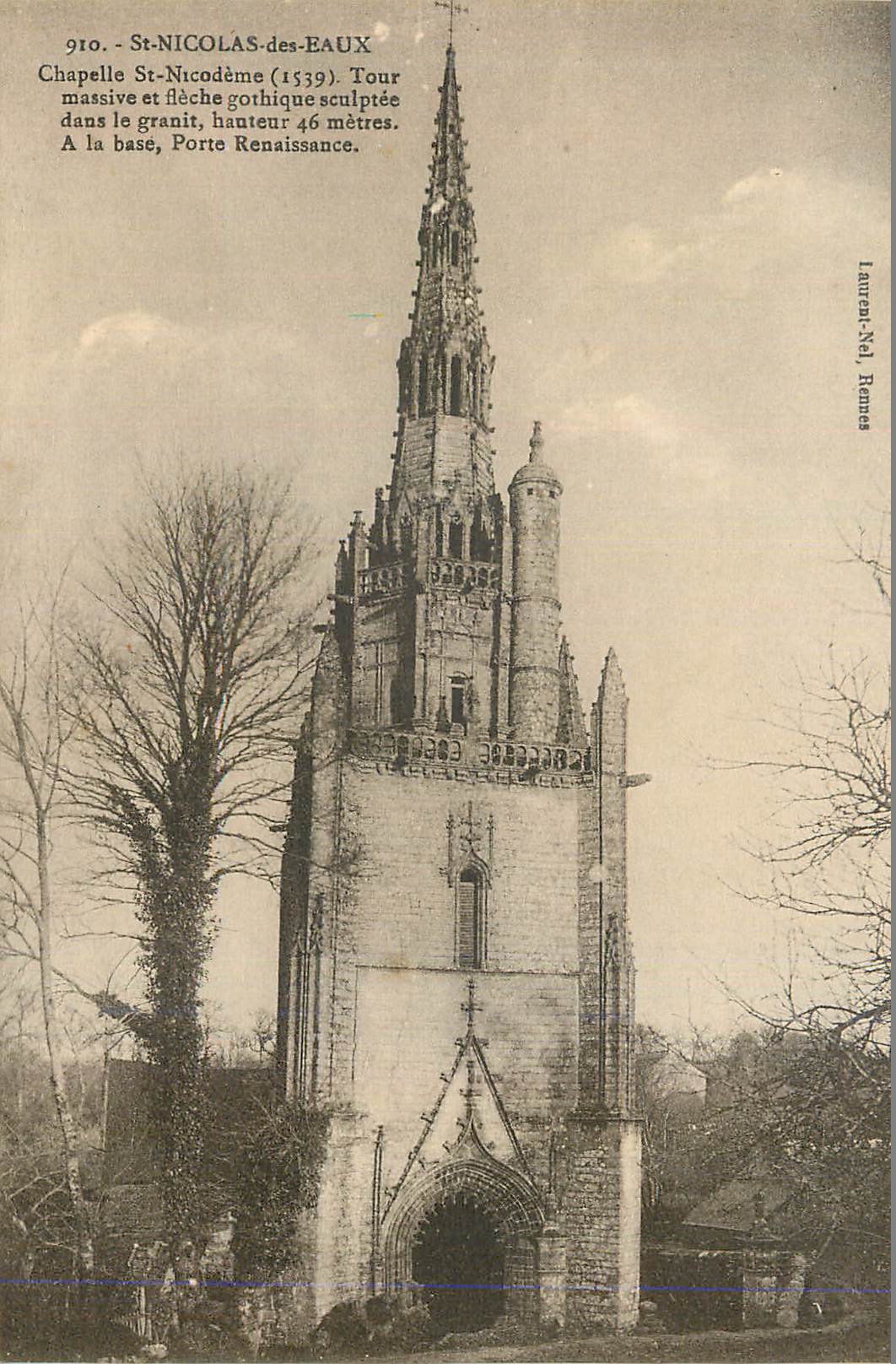 CPA St Nicolas des Eaux Chapelle St Nicodeme (1539) Tour Massive et Fleche Gothique Sculptee dans le Granit Hauteur 46 m