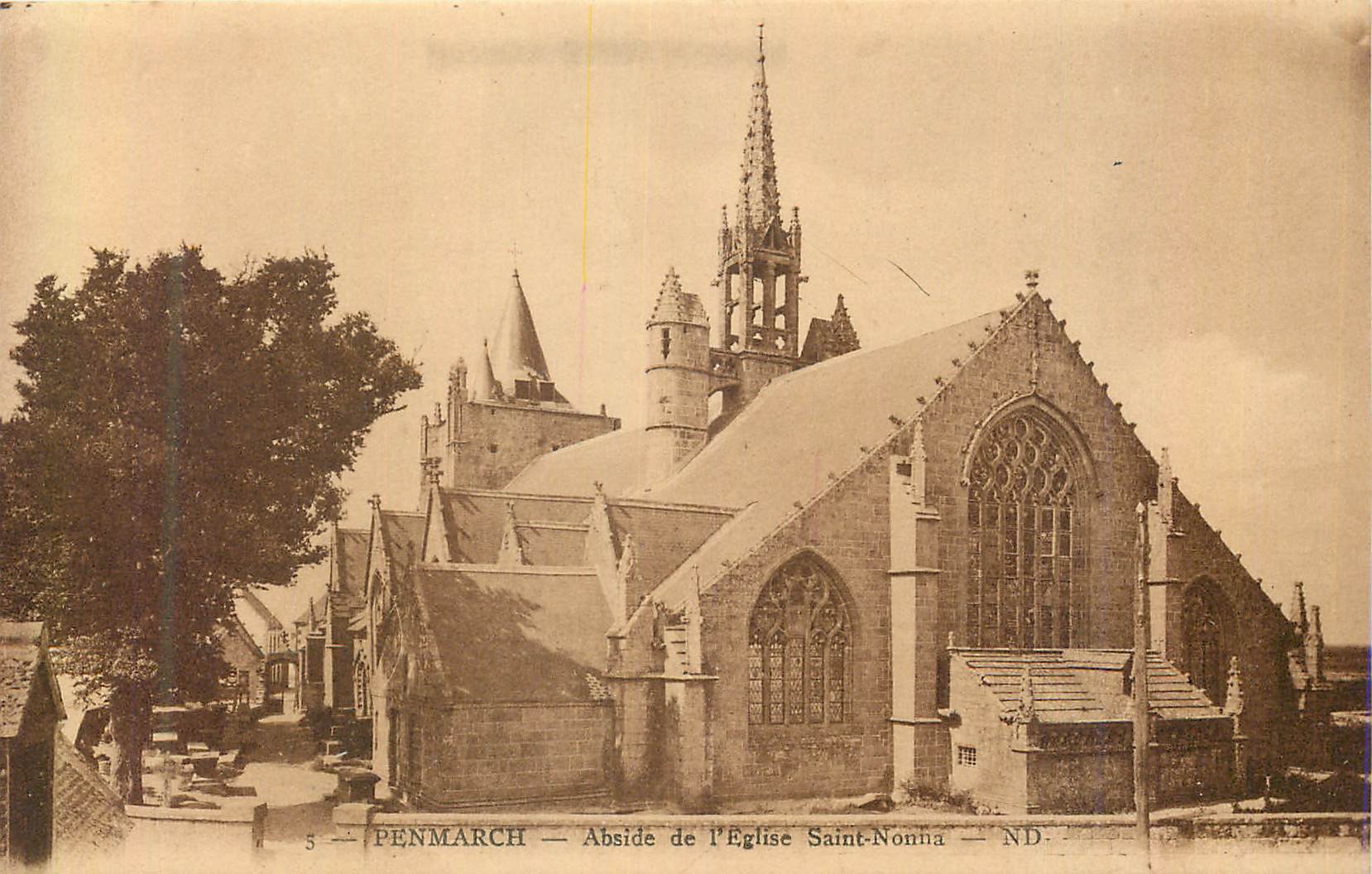 CPA Penmarch Abside de l'Eglise Saint Nonna