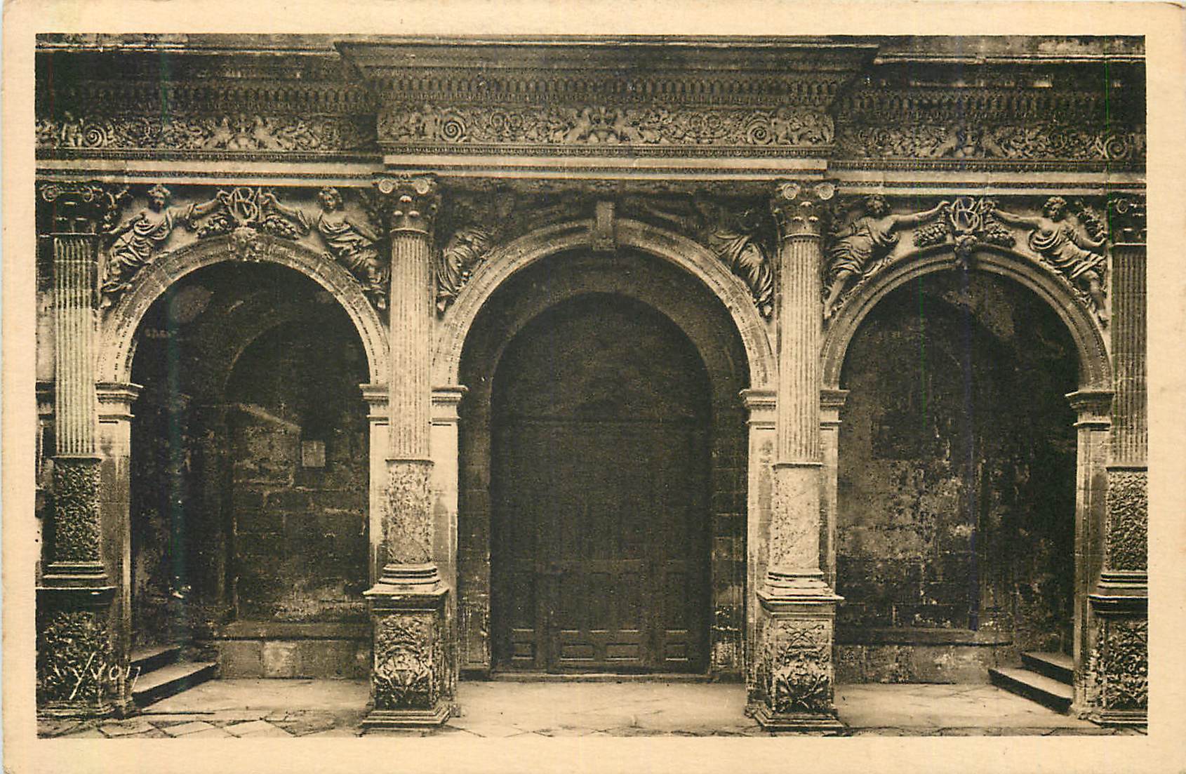 CPA Dijon (Cote d'Or) Portail Interieur Hotel de Vogue