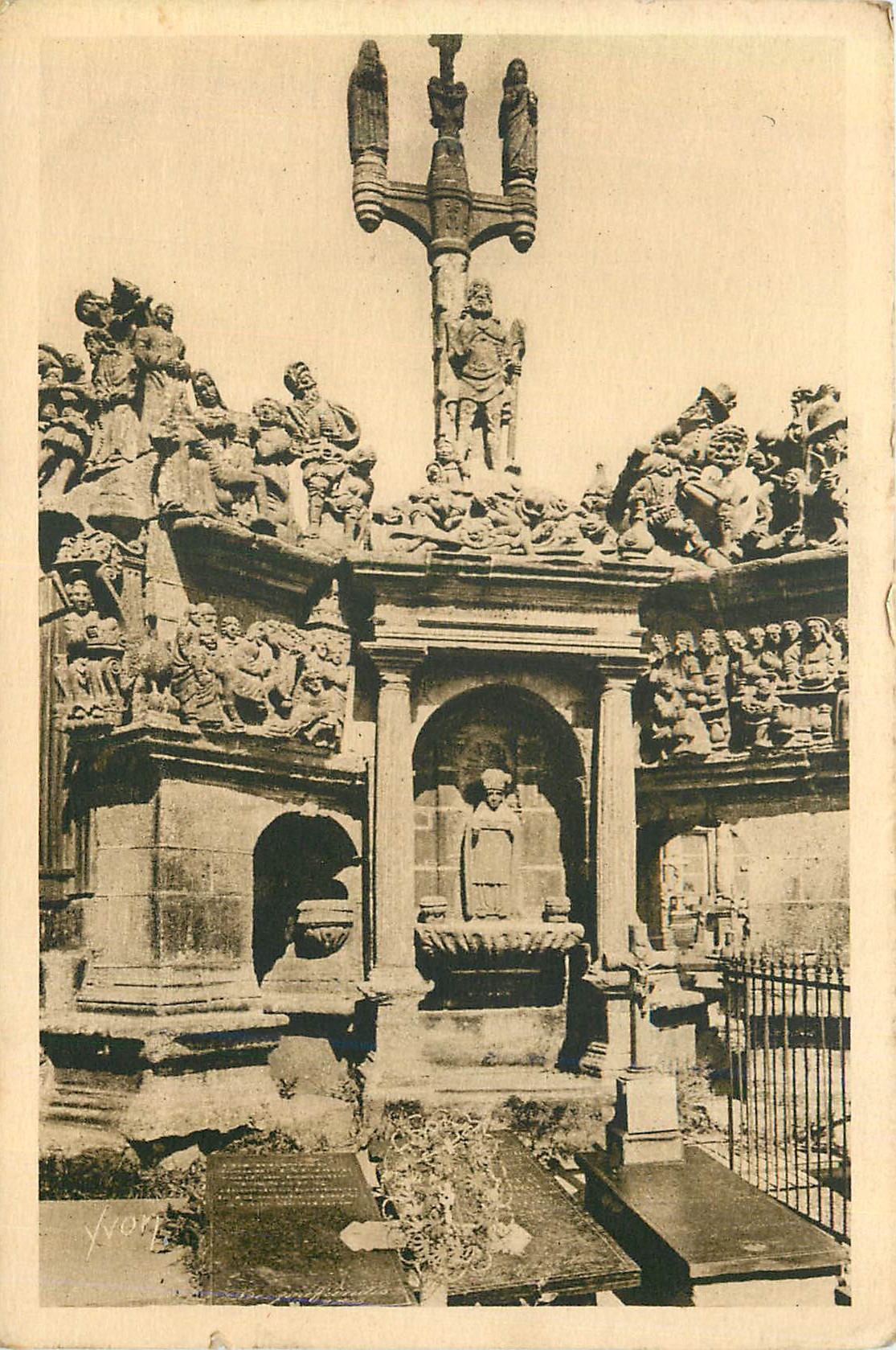 CPA Guimiliau (Finistere) le Calvaire (1581 1588) Bretagne la Douce France