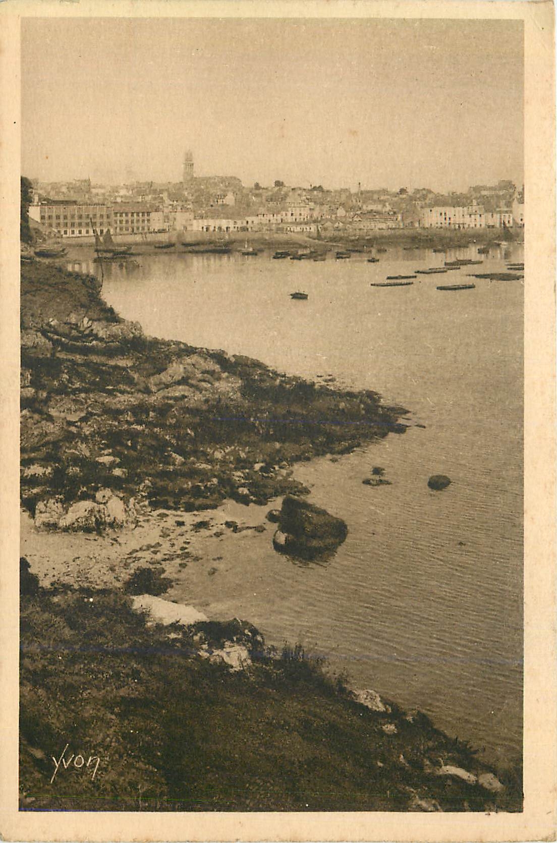 CPA Douarnenez (Finistere) Vue prise du Coteau des Plomarc'h Bretagne la Douce France