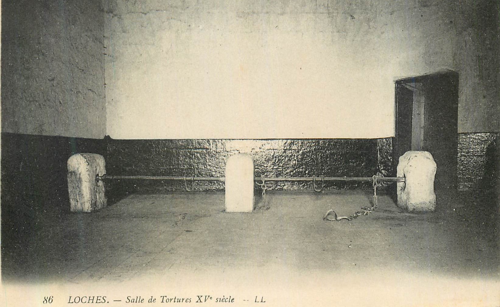 CPA Loches Salle de Tortures XVe siecle