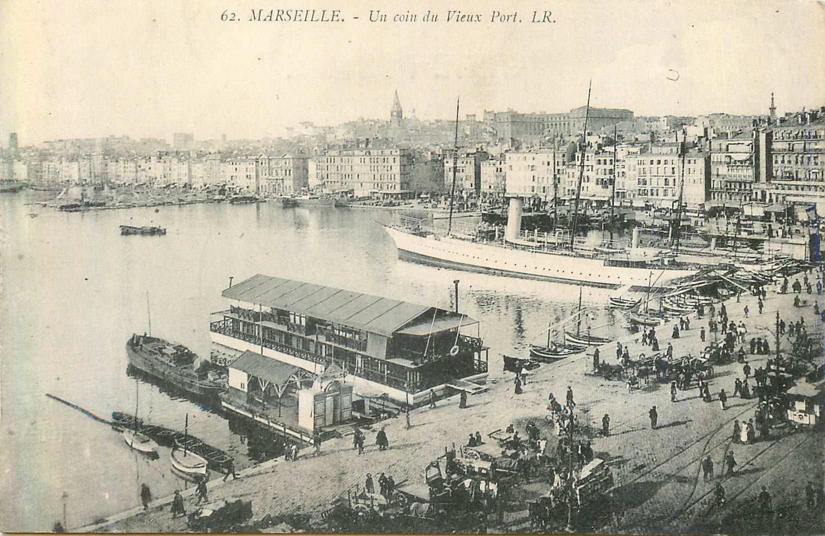 CPA Marseille un Coin du Vieux Port Bateaux