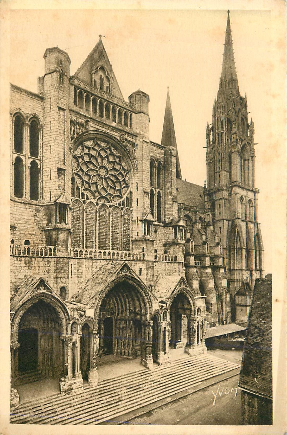 CPA Chartres le Portail Nord et la Fleche la Douce France