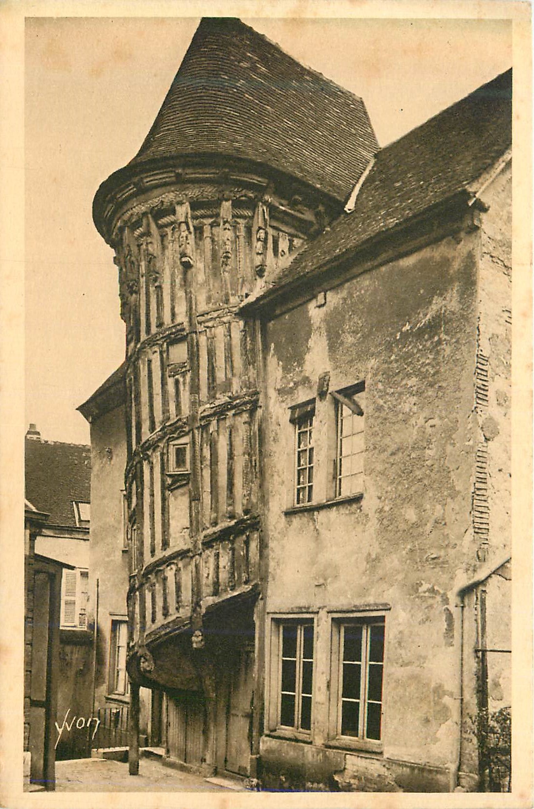 CPA Chartres l'Escalier de la Reine Berthe la Douce France