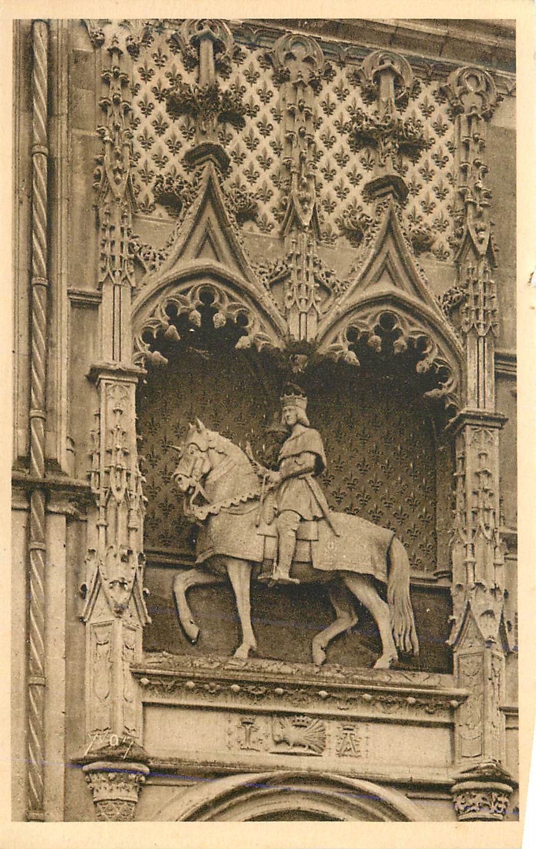 CPA Chateau de Blois Statue Equestre e Louis XII la Douce France Chateaux de la Loire