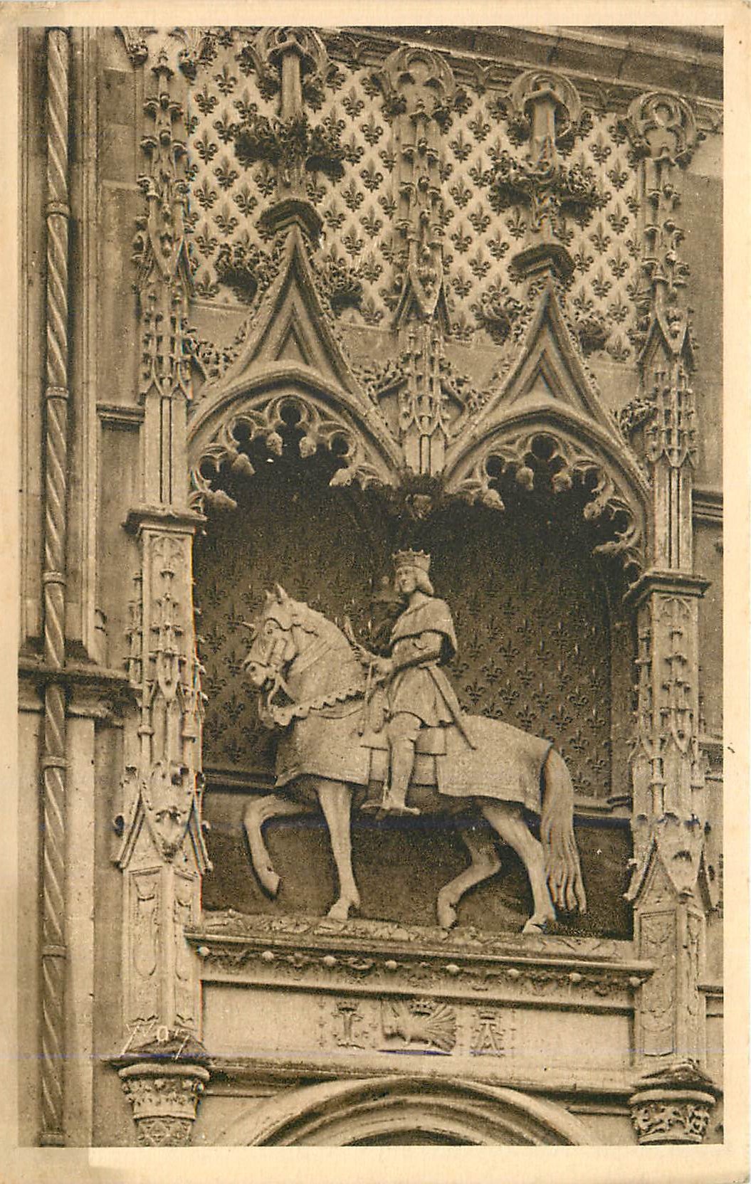 CPA Chateau de Blois Statue Equestre de Louis XII la Douce France Chateaux de la Loire