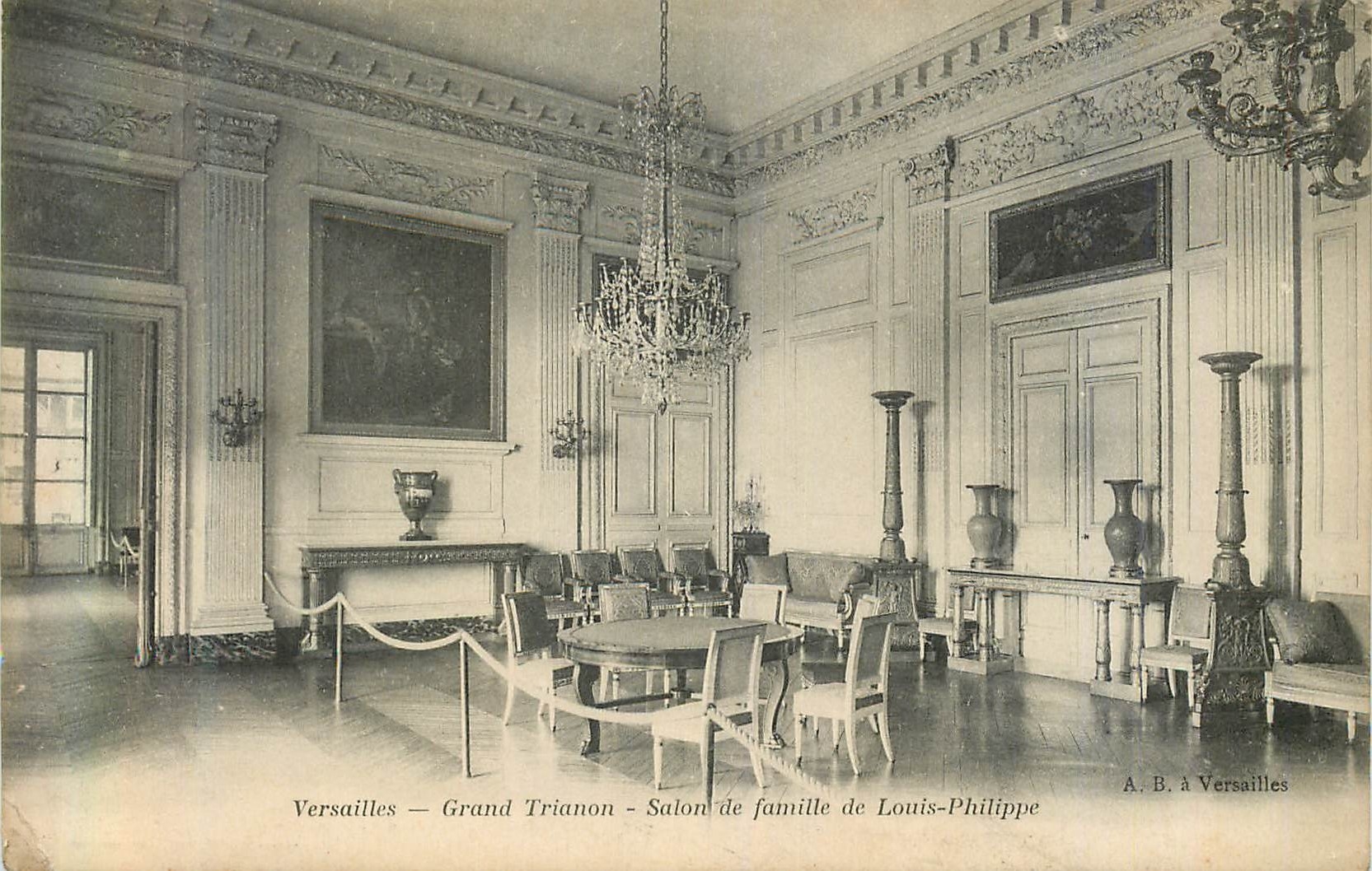 CPA Versailles Grand Trianon Salon de Famille de Louis Philippe