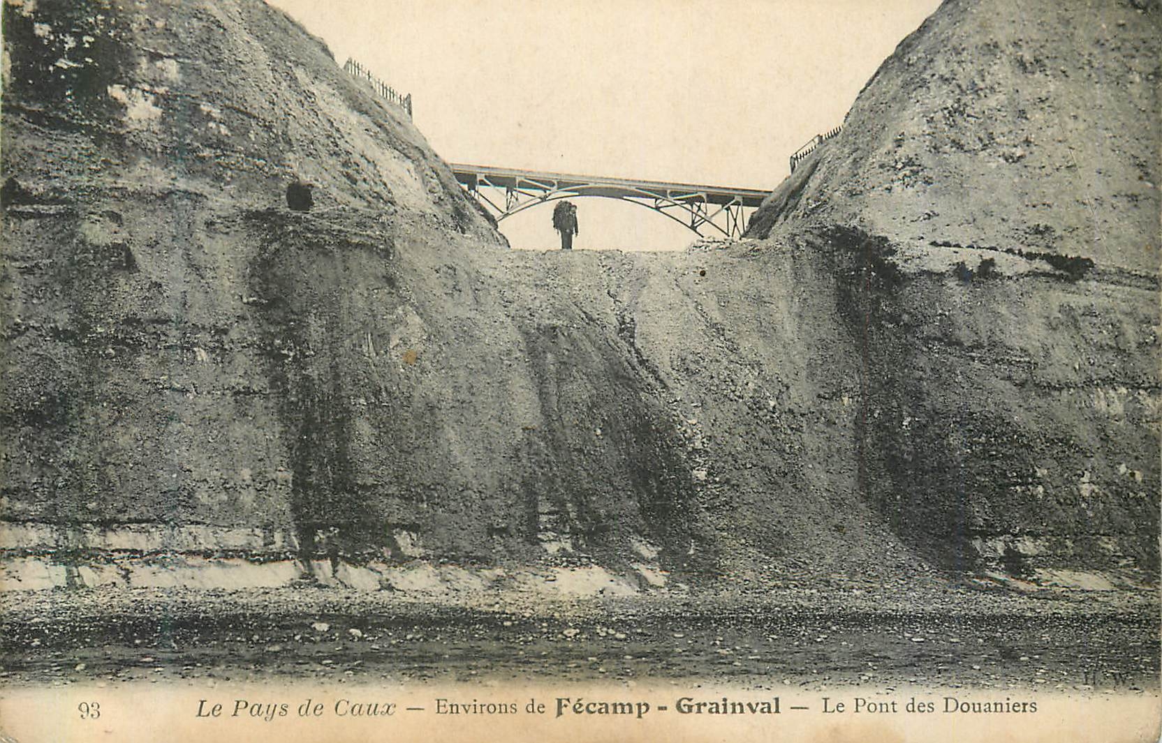 CPA le Pays de Caux Environs de Fecamp Grainval le Pont des Douaniers 