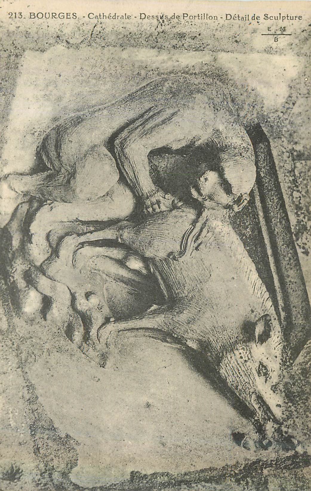 CPA Bourges Cathedrale Dessus de Portillon detail de Sculpture