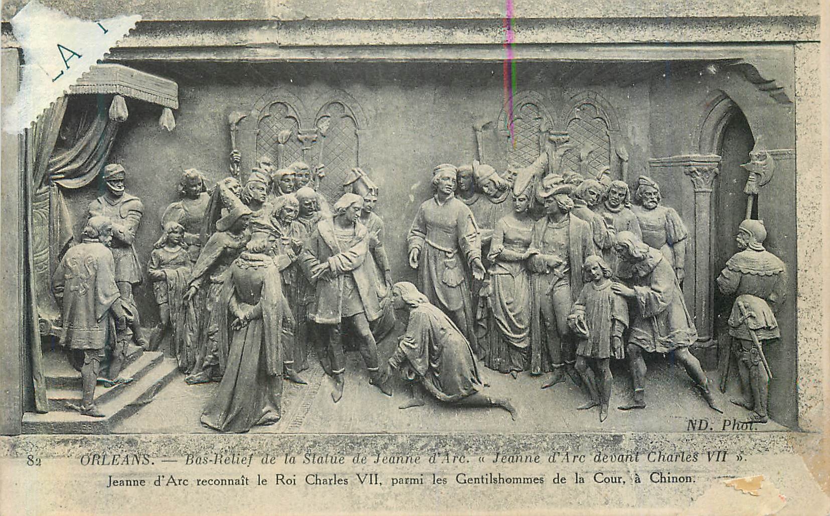 CPA Orleans Bas Relief de la Statue de Jeanne d'Arc devant Charles VII